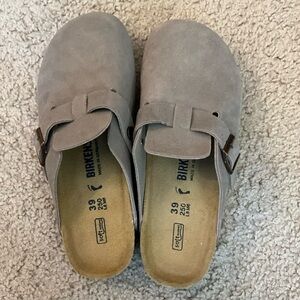 BRAND NEW Birkenstock Boston Suede Clogs Lt Taupe, 39